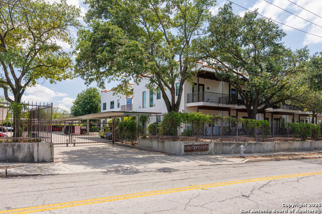 Image 27 of 29 For 1542 Alamo St N 107