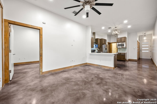 Image 8 of 29 For 1542 Alamo St N 107