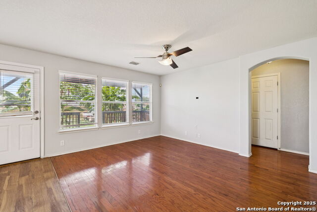 Listing photo id 10 for 9246 Everton