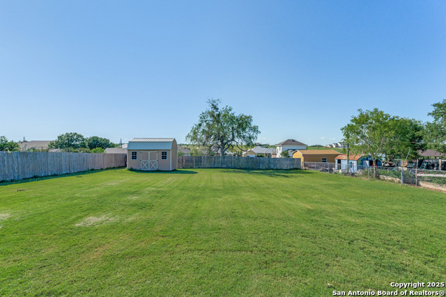 Image 10 of 13 For 812 Riviere  