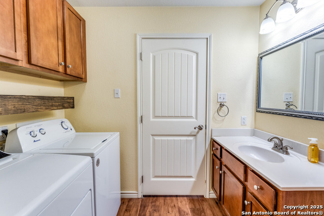 Image 9 of 13 For 812 Riviere  