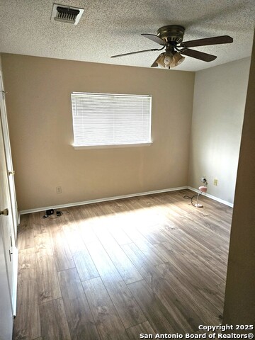 Image 6 of 12 For 414 El Paso  