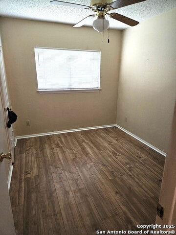 Image 8 of 12 For 414 El Paso  