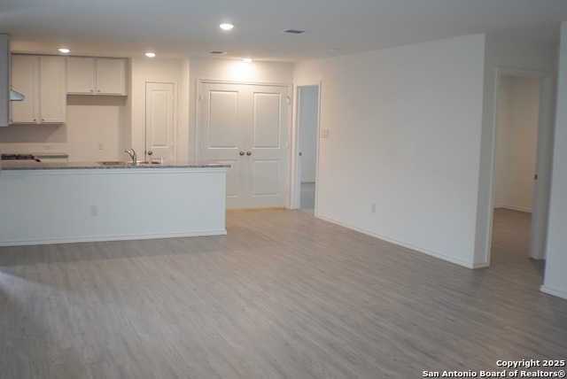 Image 4 of 31 For 7119 Satellite Way