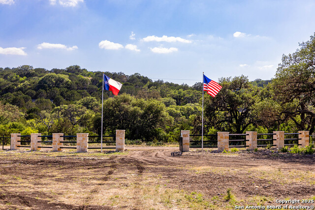 Listing photo id 22 for 14910 Bullhead Rd