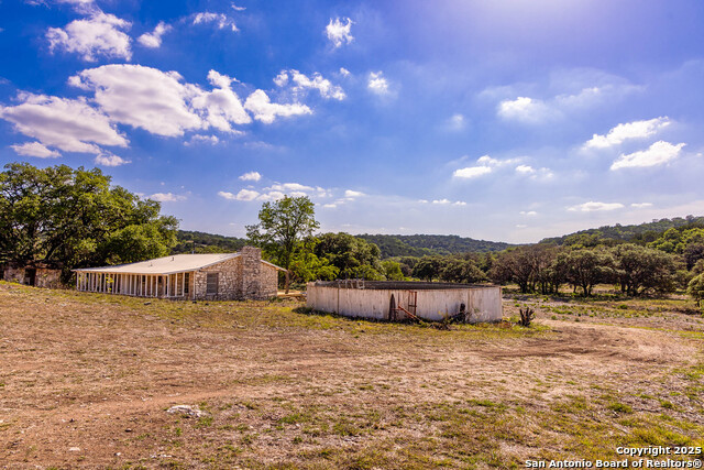 Listing photo id 31 for 14910 Bullhead Rd