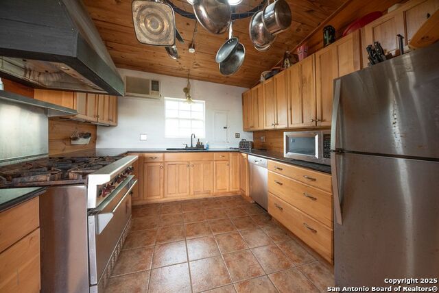 Listing photo id 6 for 4978 County Road 427