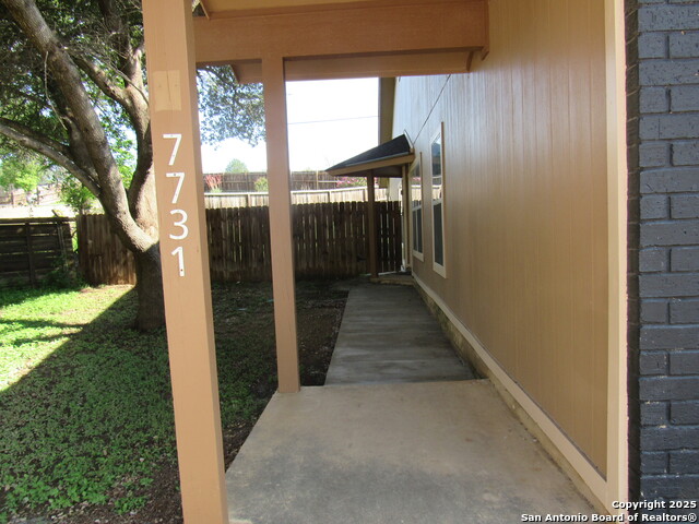 Image 11 of 55 For 7731 Clear Ridge Dr