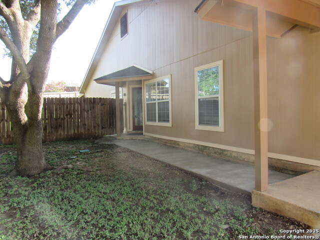 Image 8 of 55 For 7731 Clear Ridge Dr