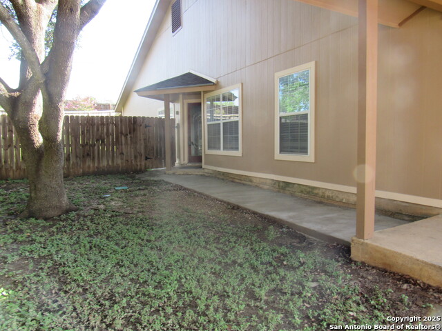 Image 9 of 55 For 7731 Clear Ridge Dr