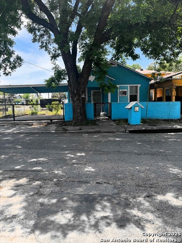 Listing photo id 0 for 422 E Franciscan