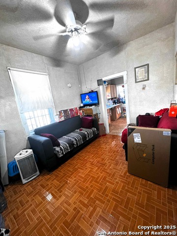 Listing photo id 4 for 422 E Franciscan