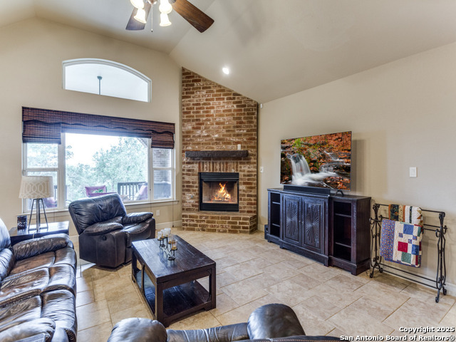 Image 7 of 40 For 332 Bosque Rdg