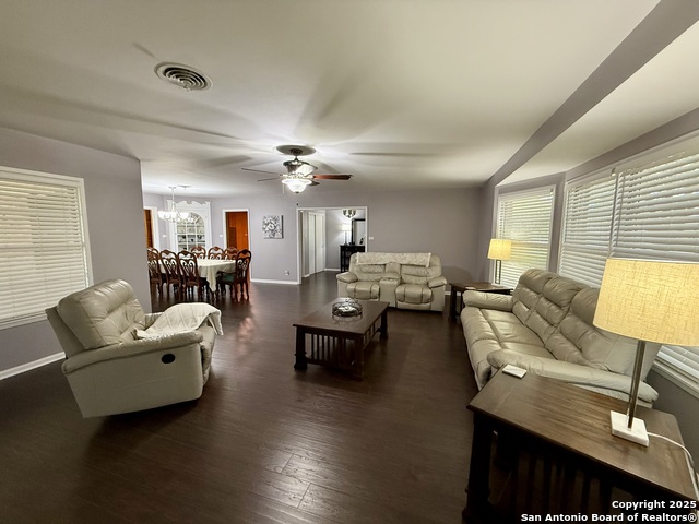 Listing photo id 8 for 803 Leland