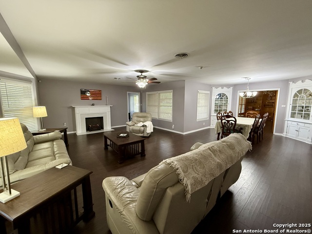 Listing photo id 11 for 803 Leland