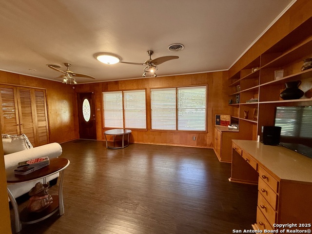 Listing photo id 16 for 803 Leland