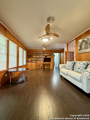 Listing photo id 17 for 803 Leland