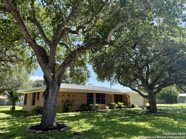 Listing photo id 0 for 803 Leland