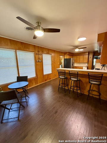 Listing photo id 19 for 803 Leland