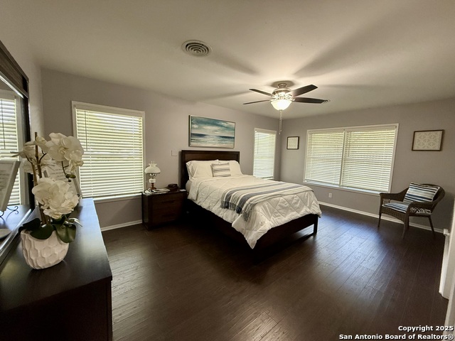 Listing photo id 22 for 803 Leland