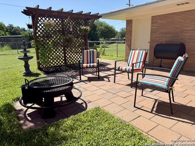 Listing photo id 27 for 803 Leland