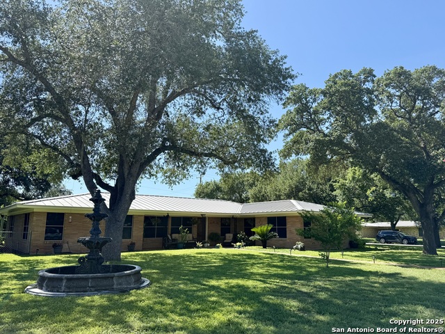 Listing photo id 1 for 803 Leland