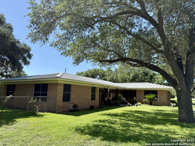 Listing photo id 3 for 803 Leland