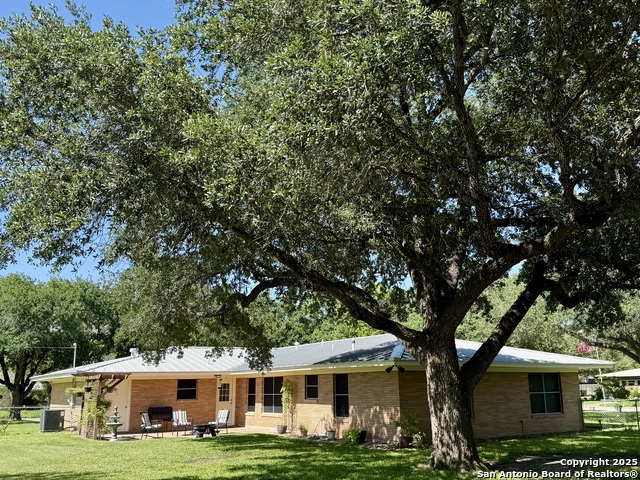 Listing photo id 6 for 803 Leland