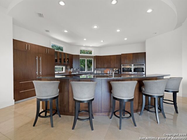Listing photo id 10 for 11 Davenport Ln