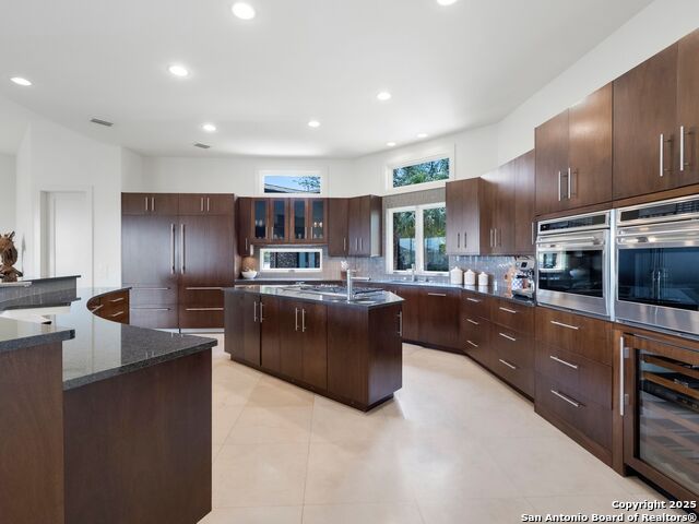 Listing photo id 11 for 11 Davenport Ln