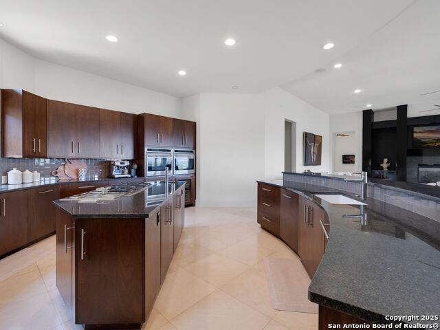 Listing photo id 12 for 11 Davenport Ln