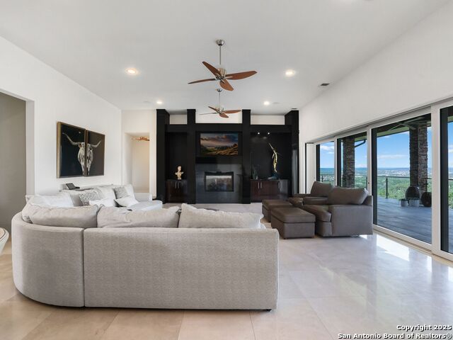 Listing photo id 14 for 11 Davenport Ln