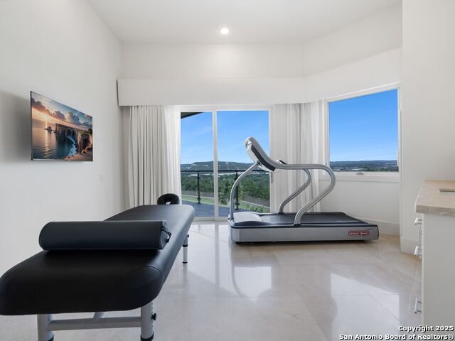 Listing photo id 23 for 11 Davenport Ln