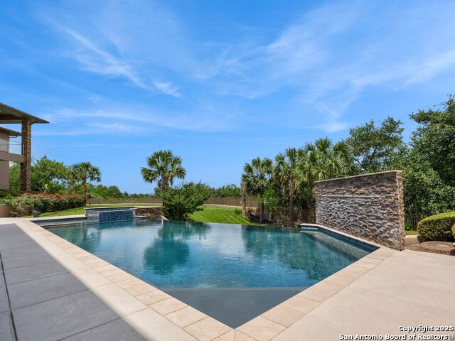 Listing photo id 37 for 11 Davenport Ln