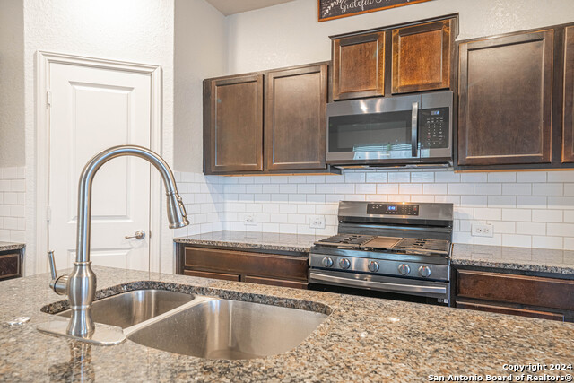 Listing photo id 12 for 7119 Magnolia Bluff