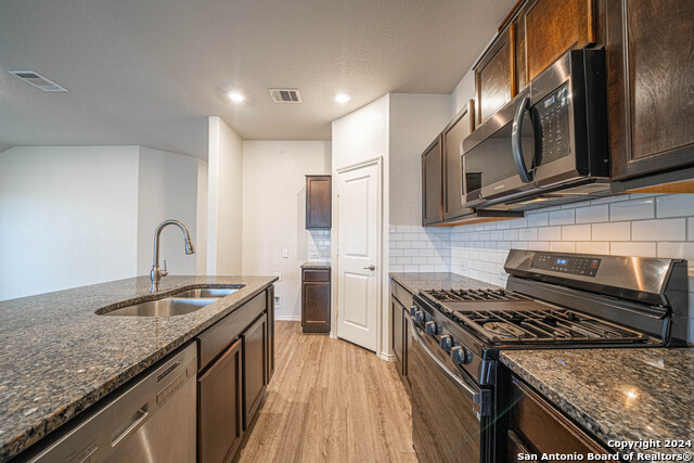 Listing photo id 17 for 7119 Magnolia Bluff