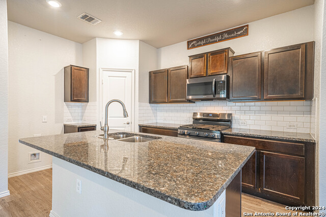 Listing photo id 2 for 7119 Magnolia Bluff