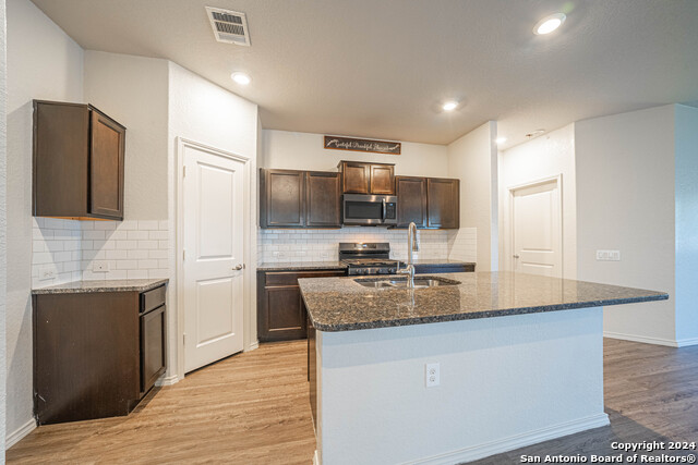 Listing photo id 5 for 7119 Magnolia Bluff