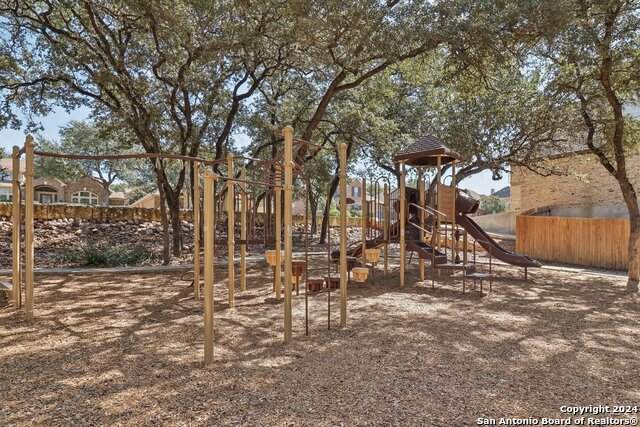 Image 76 of 86 For 9032 Raven Pointe