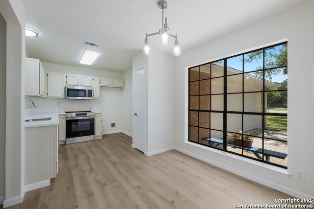 Image 8 of 21 For 1390 Misty Ln