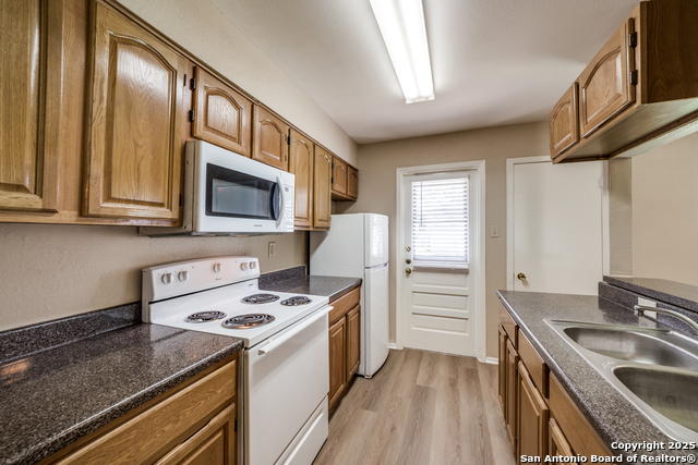 Listing photo id 18 for 7334 Cherry Brook