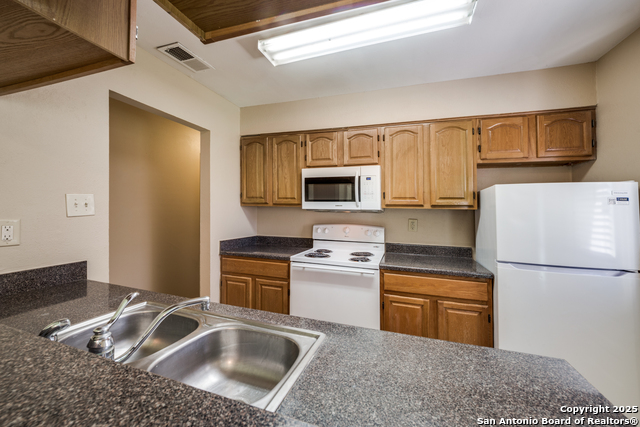 Listing photo id 19 for 7334 Cherry Brook
