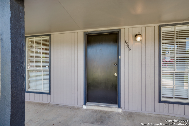 Listing photo id 2 for 7334 Cherry Brook