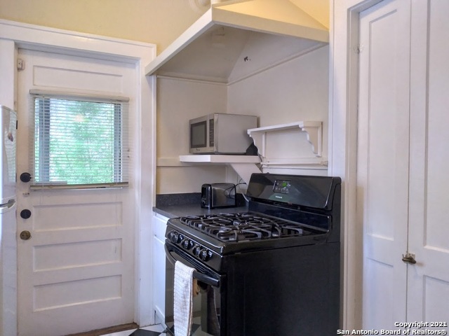 Image 11 of 16 For 127 Craig Pl W 2