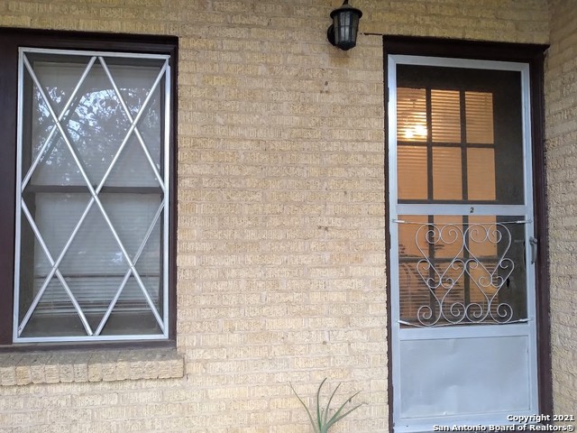 Image 3 of 16 For 127 Craig Pl W 2