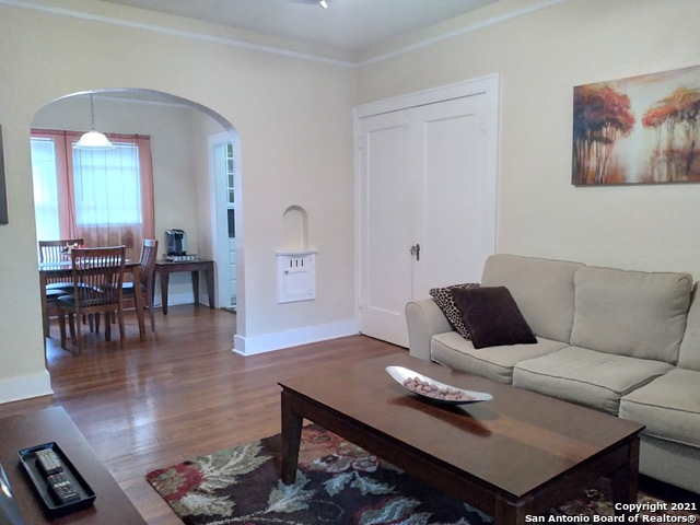 Image 4 of 16 For 127 Craig Pl W 2
