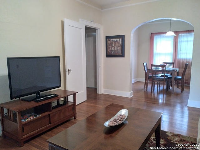 Image 5 of 16 For 127 Craig Pl W 2