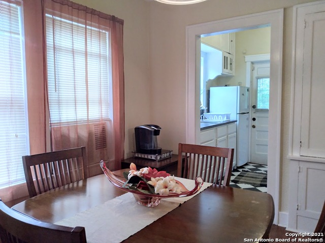 Image 8 of 16 For 127 Craig Pl W 2
