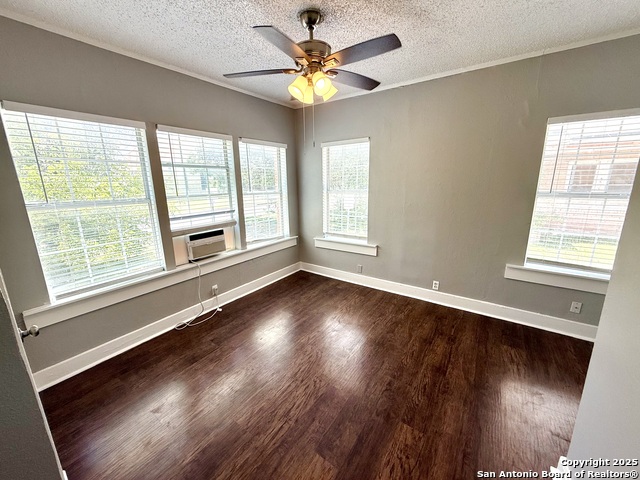 Image 10 of 16 For 1409 Woodlawn Avenue W 1