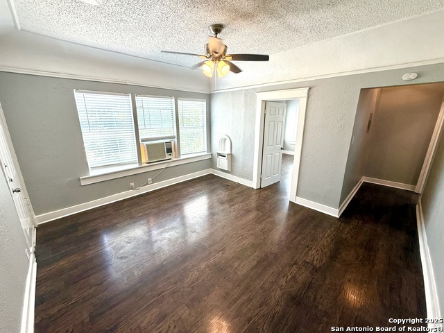 Image 3 of 16 For 1409 Woodlawn Avenue W 1